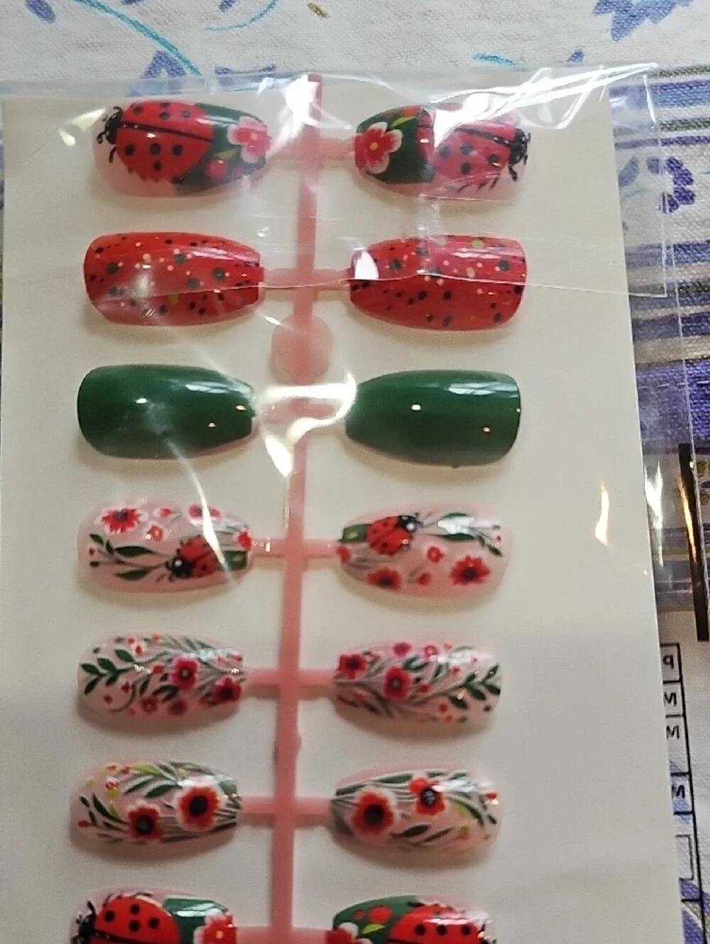 5 Assorted Press-On Nail Set – Red & Green Floral Designs